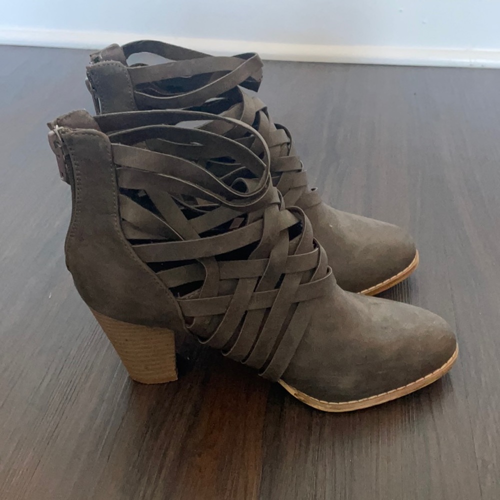 Size 7.5 gray heeled booties